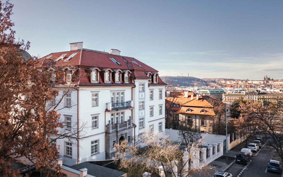 Podléhá i vaše nemovitost památkové ochraně? Dejte pozor na splnění zákonných povinností při výměně oken. 