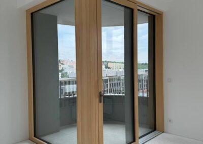 Realizace dřevohliníkových oken v provedení Aluwood Waveless Remízek Radlice Praha