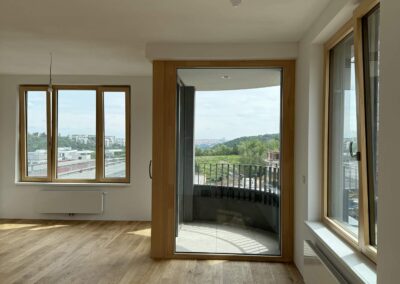 Realizace dřevohliníkových oken v provedení Aluwood Waveless Remízek Radlice Praha