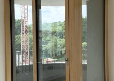 Realizace dřevohliníkových oken v provedení Aluwood Waveless Remízek Radlice Praha