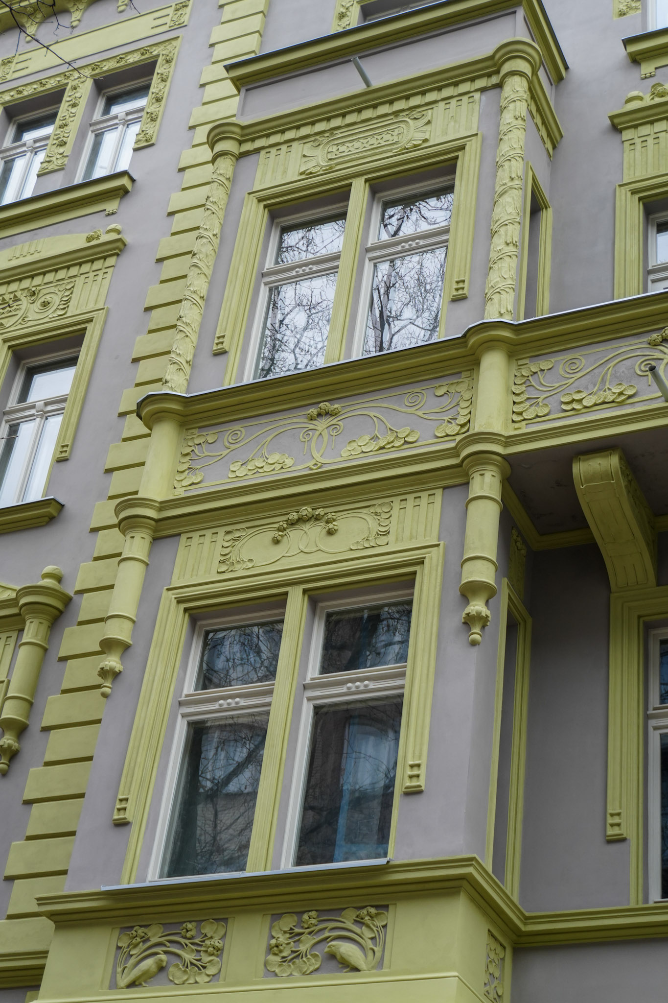 Špaletová a dřevěná eurookna v BD - Praha 8, Křižíkova1 Hliníková okna v rezidenčním projektu Vilapark Klamovka